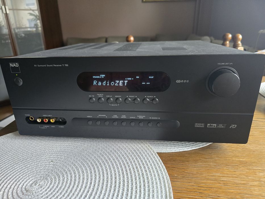 Amplituner kina domowego NAD T 753