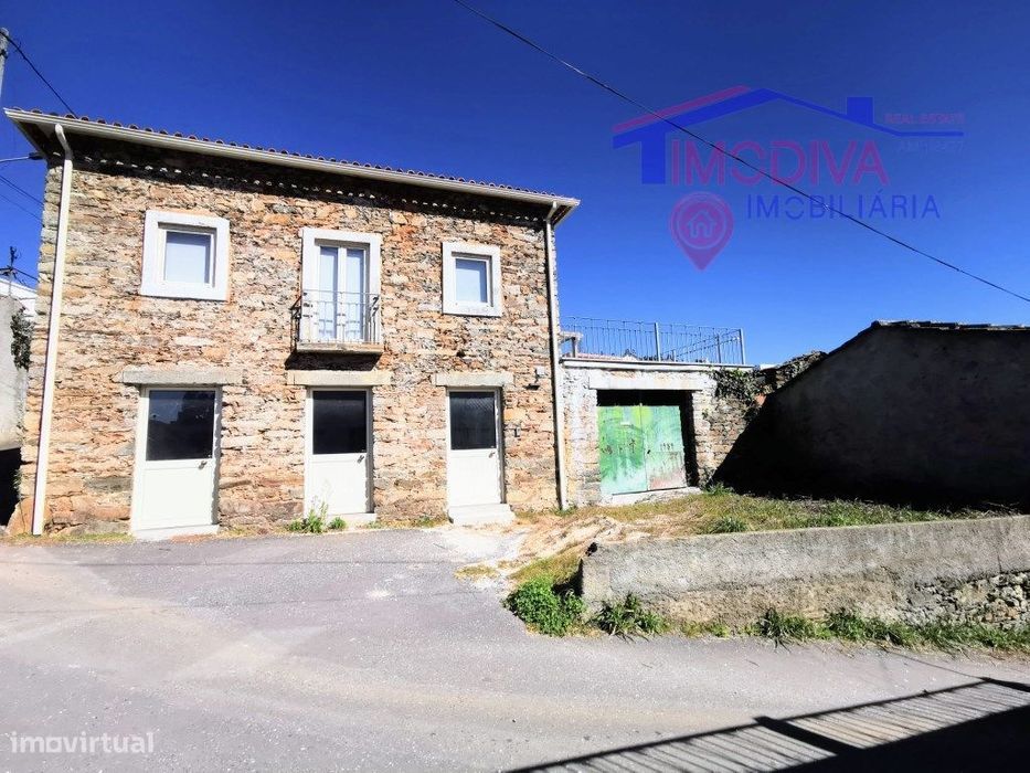 Moradia T4 em pedra, recentemente remodelada, próxima da Pampilhosa...