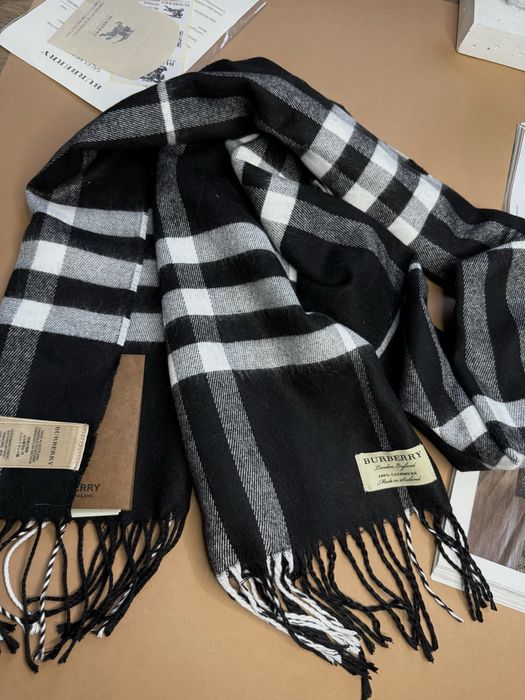 Popularny szalik w stylu Burberry