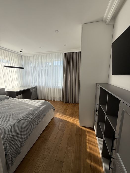 Продаж сучасного котеджу Зубра