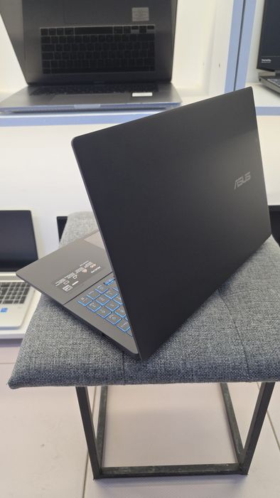 Asus v 16 Ultra 7  RTX 5060