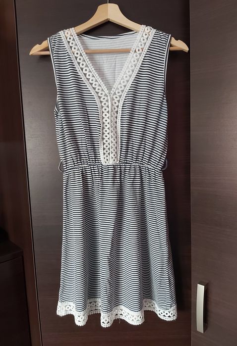 Sprzedam sukienkę damską w paski Uni