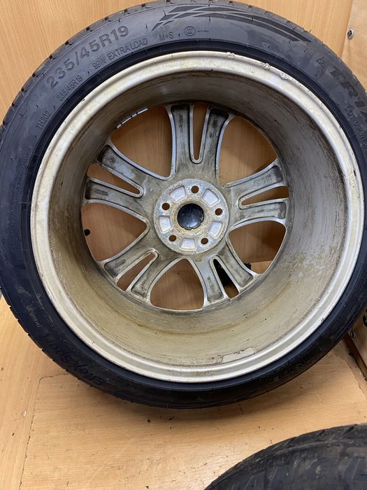 Диски R-Line  з новими літніми шинами 235/45 R19 5x112 шини титати