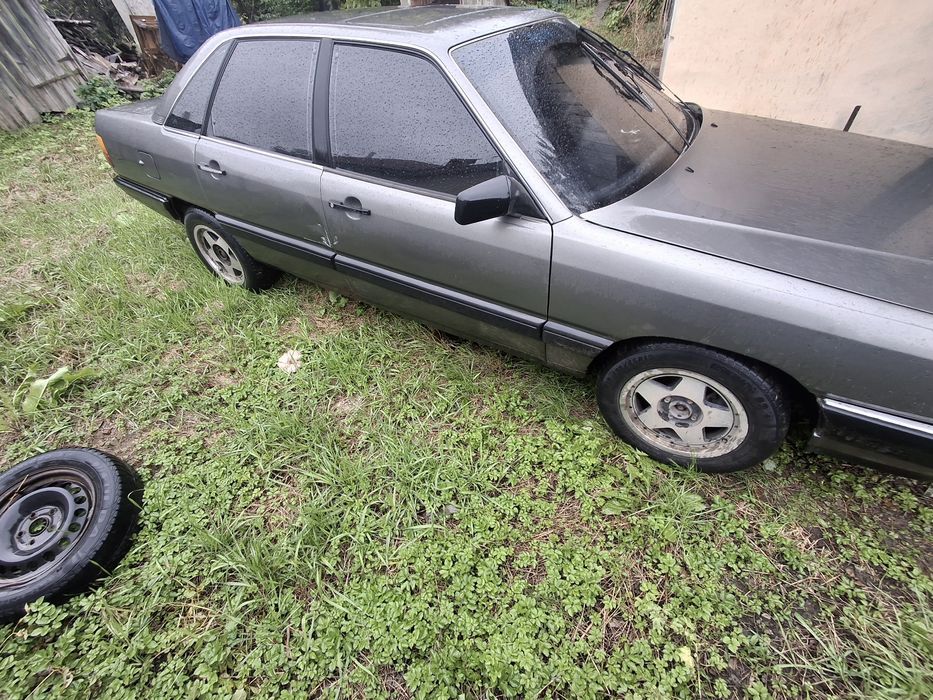 Продам ауді 100.
