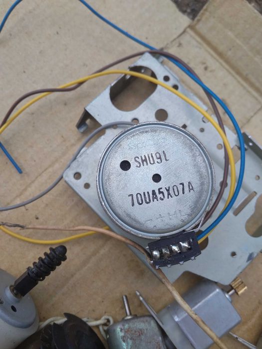 Мікроелектродвигуни DC з магнітофонів принтерів сервоприводів і т.п.