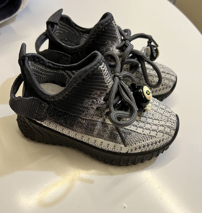 Кроссовки легкие новые!!