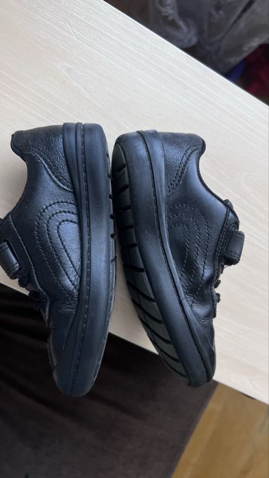 Шкіряні кросівки clarks 18 см  28 р в дуже гарному стані
