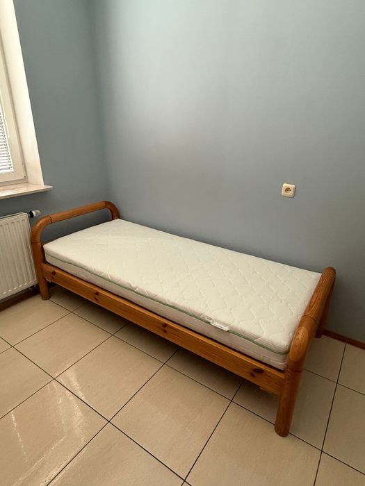 Łóżko jednoosobowe - drewniane