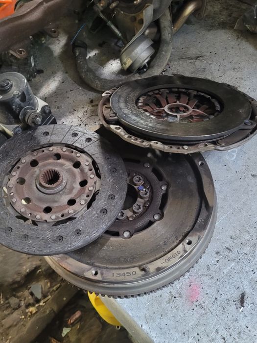 Sprzęgło tarcza docisk dwumasa komplet toyota Avensis t25 2.2D CAT