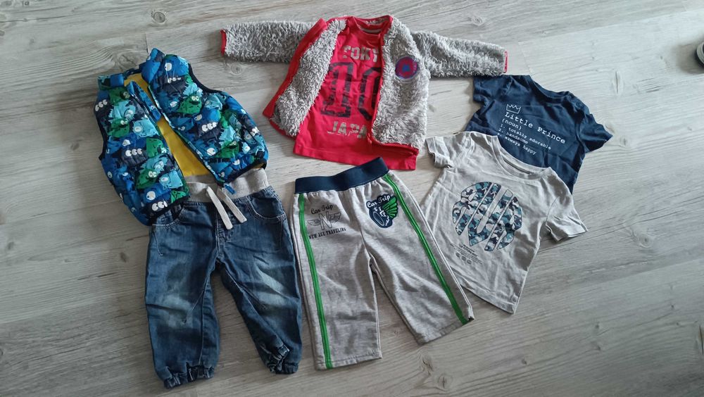 Zestaw ubranek dla chłopca  bezrękawnik bluza body koszulki spodnie 74