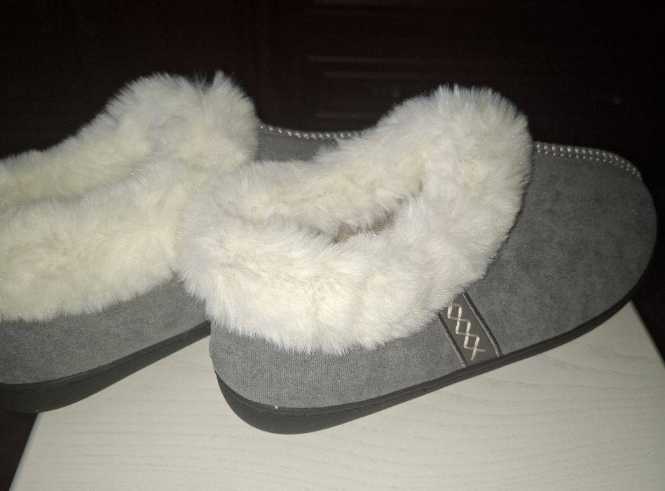 Тапочки зимові жіночі.