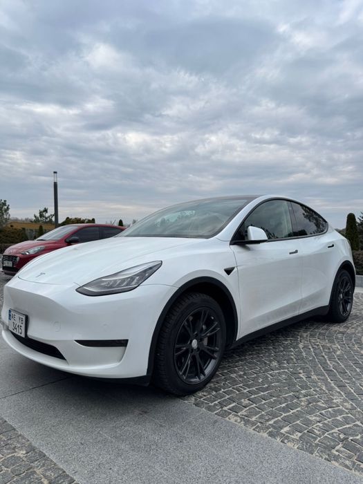 Tesla Model Y Long Renge 82 kvh