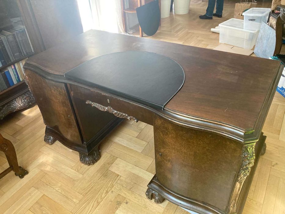 Zabytkowe biurko gabinetowe o charakterze reprezentacyjnym