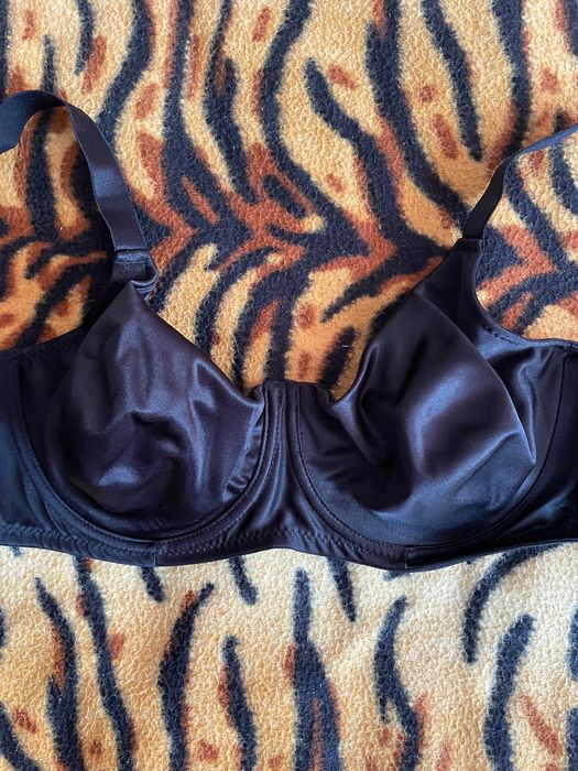 Гладкий бюстгальтер на косточках 95D