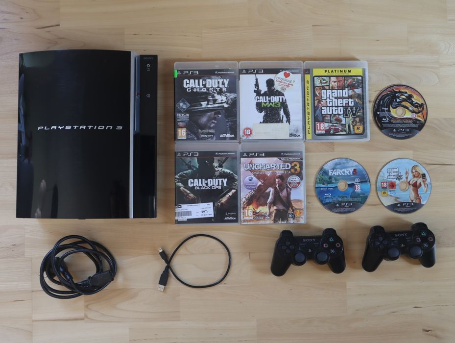 Sprzedam PS3 ,2 Pady plus Gry