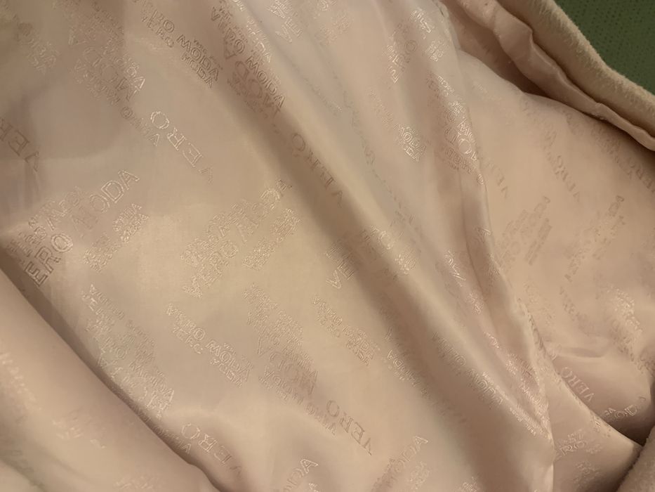 Vero Moda płaszcz pudrowy róż 62% wełna