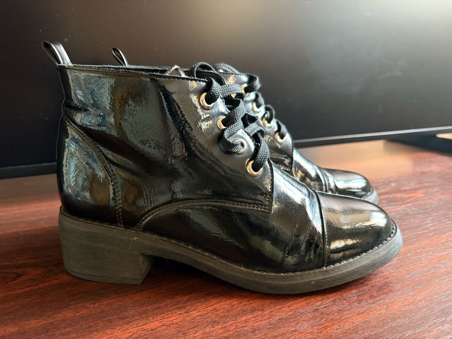 Ботинки чорні лаковані 38 розмір