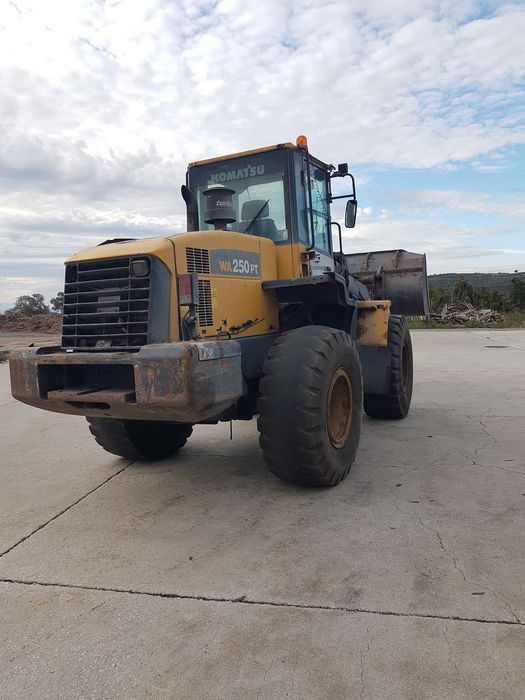 Pá carregadora KOMATSU WA250PT