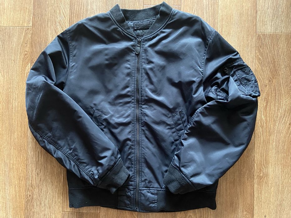 Нейлоновий бомбер харік uniqlo size M alpha stone island