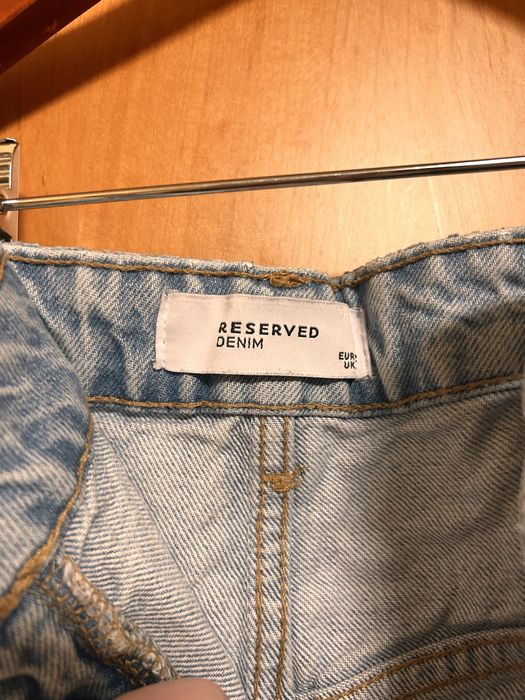 Жіночі джинси з дирками