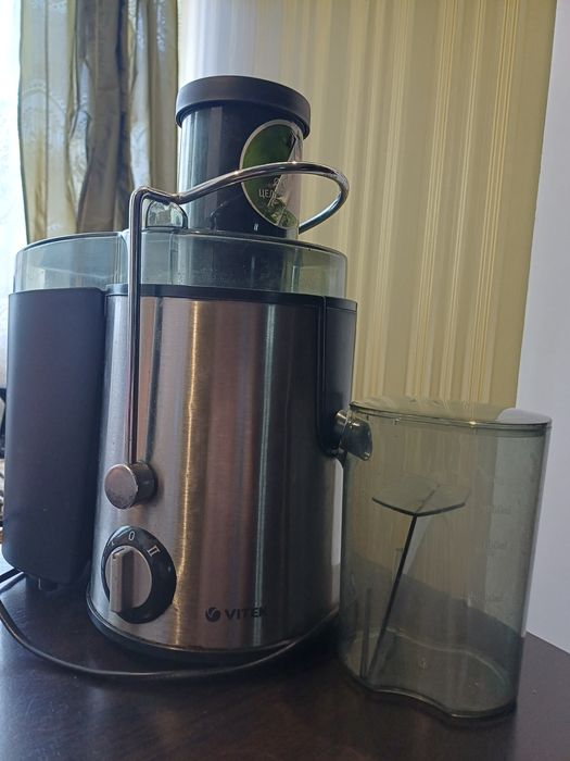Соковыжималка Vitek 1609
