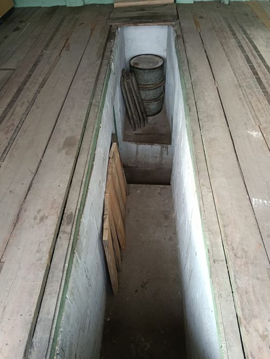 Гараж для машини, а також для ричей