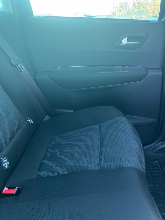 Продається гарний та економний  сімейний Пежо 3008