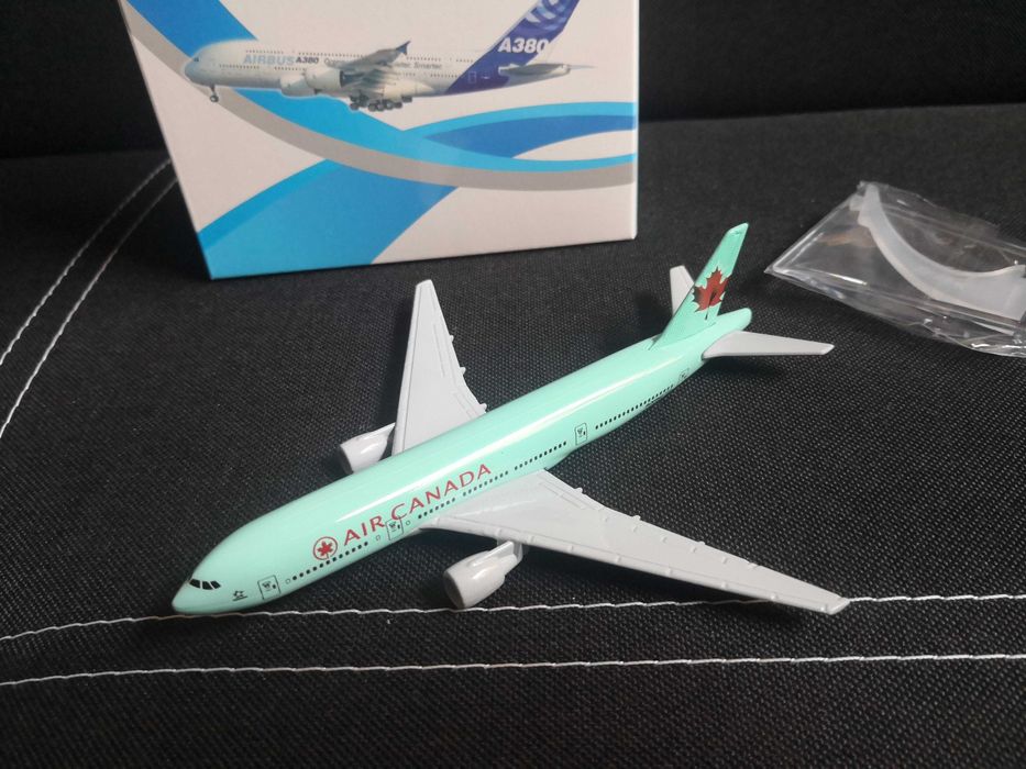 Samolot model samolotu metalowy ok 16 cm Air Canada