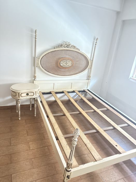 Cama e cabeceira