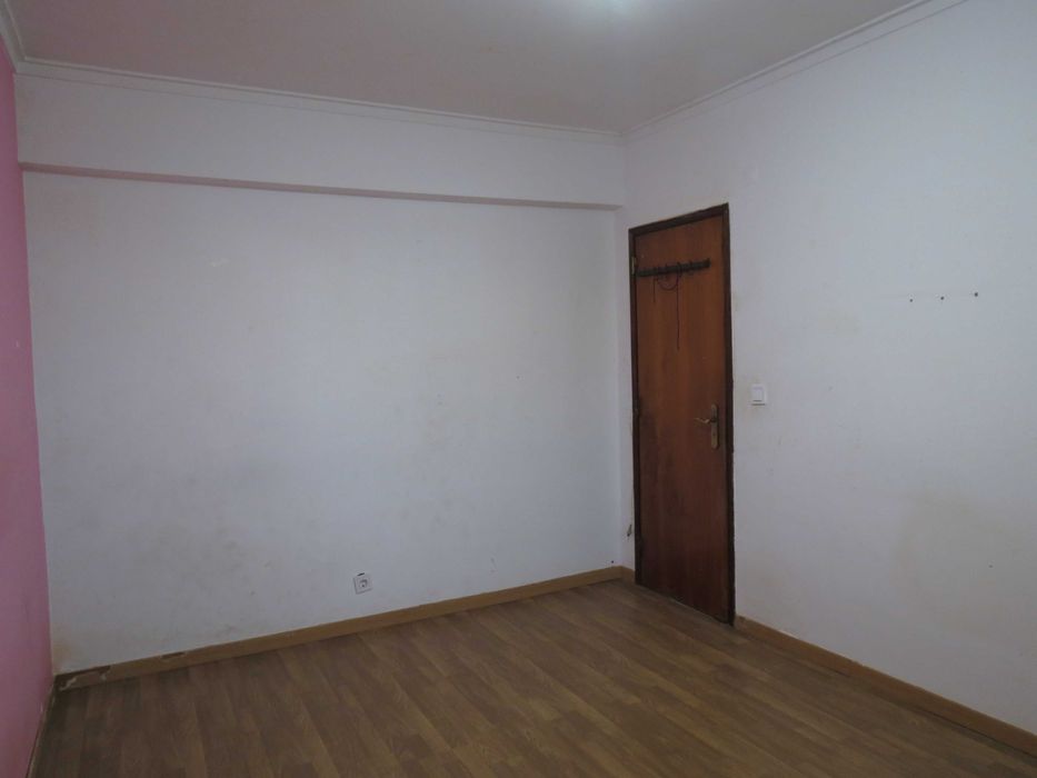 Vende-se T2 em Rio de Mouro