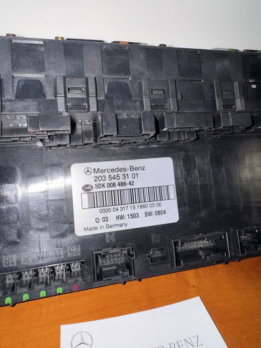 Sam/ Caixa de fusiveis traseira para W203