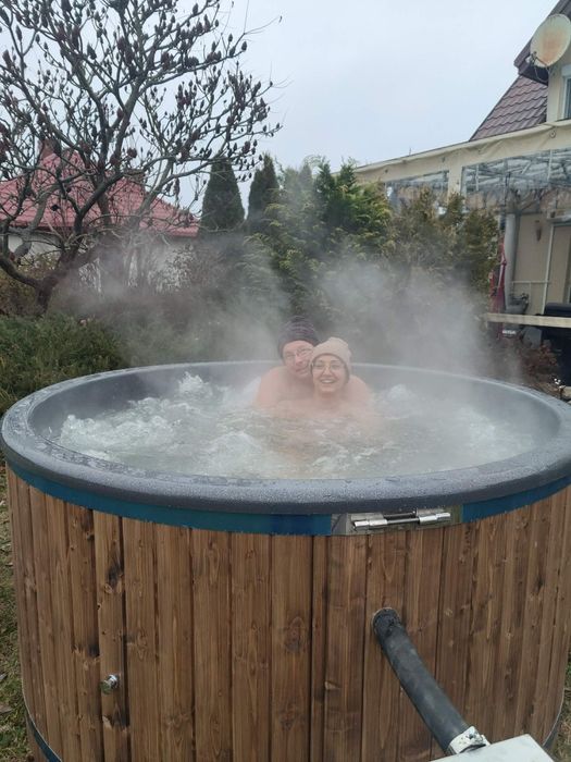 Balia mobilna bania spa jacuzzi mobilne impreza randka sauna