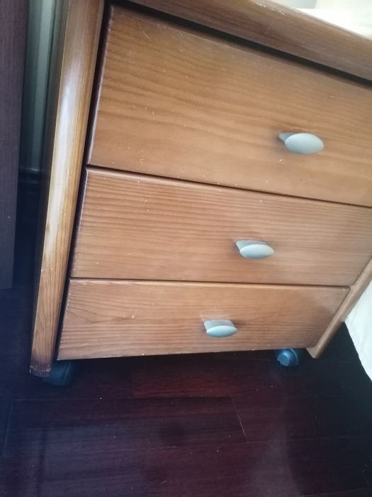 Vendo secretária com estante Pinho Mel macisso