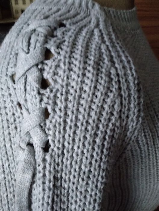 Szary sweter z wiazaniem M