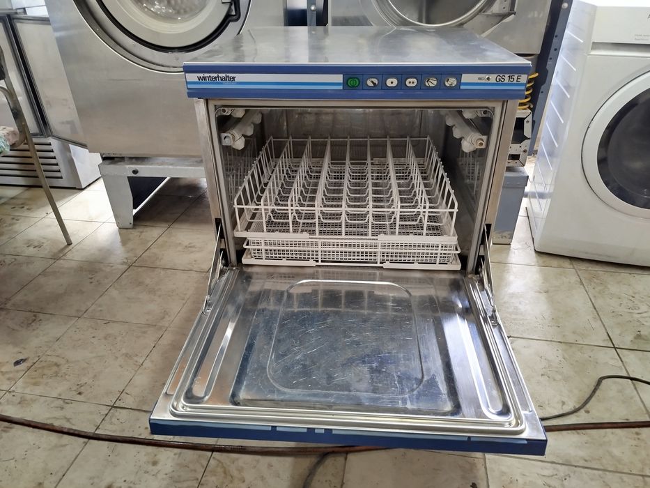 Посудомийна машина Winterhalter GS15e.