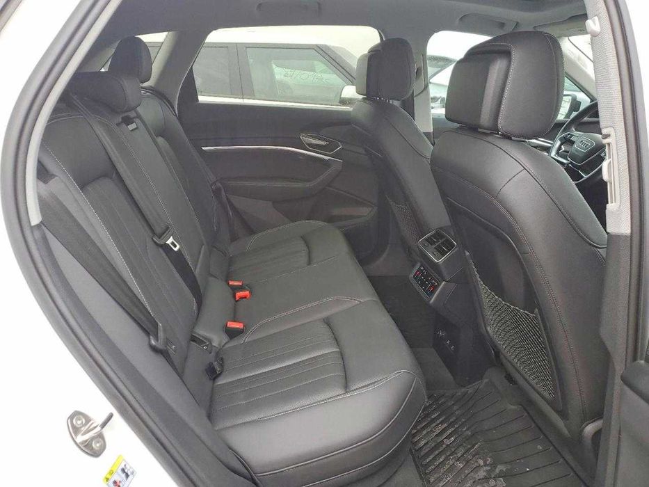 Audi E-tron Premium Plus 2022 *