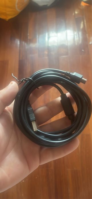 Tou a vender este cabo do comando da ps4