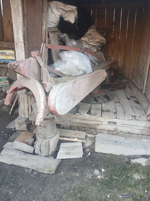 Продам трактор юмз-6. Окремо можна купити плуги,прицеп та роторну косу