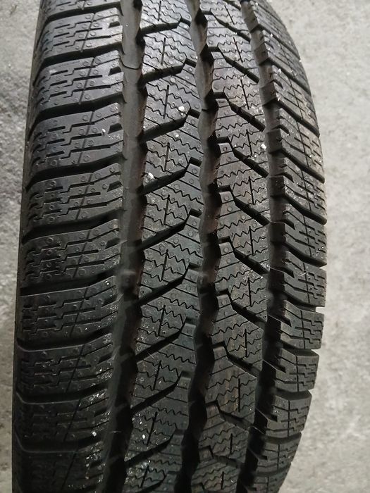 Pneus Novos 215/75R16 C Continental