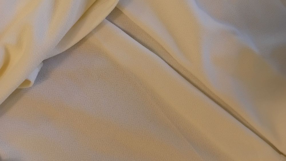 Молочна сукня міді