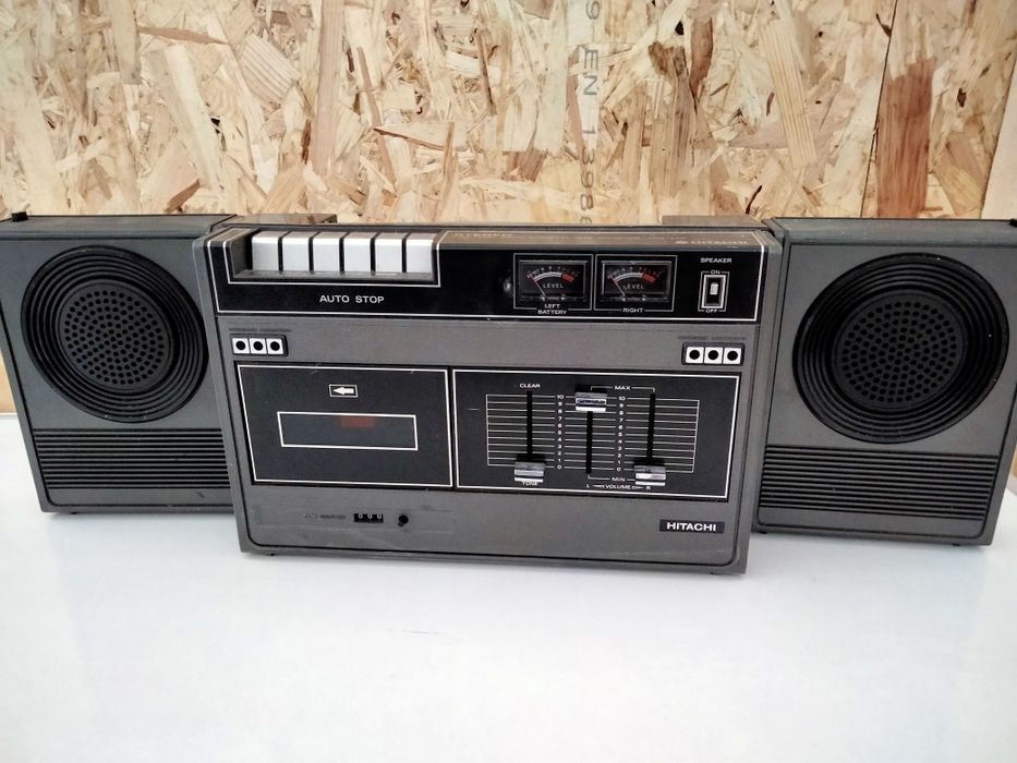 Rádio HITACHI antigo