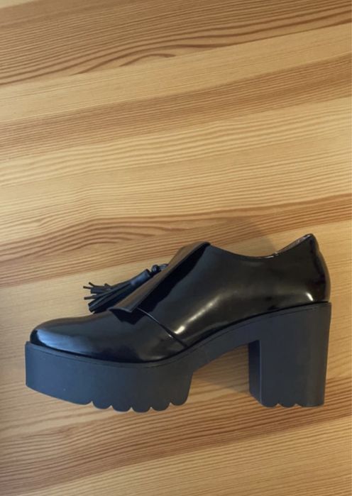 Sapatos de salto alto Benetton