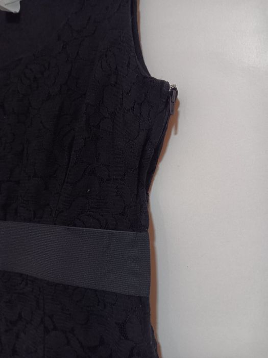 Vestido curto c/ detalhes de renda