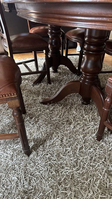 Conjunto de mesa com cadeiras