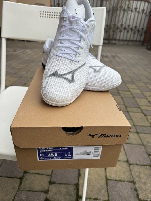 Кросівкі нові  Мізуно