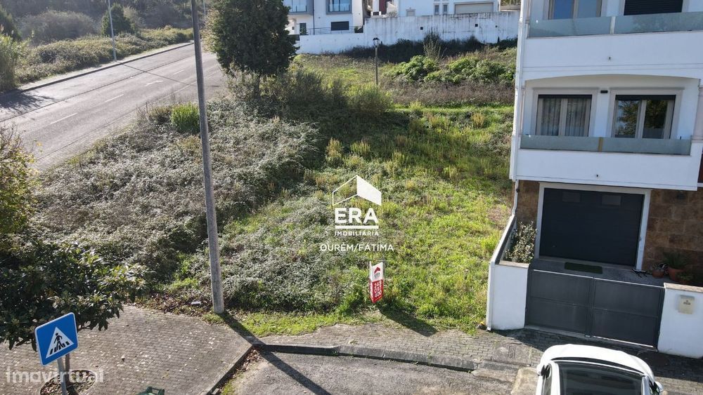 Lote de terreno localizado em Leiria