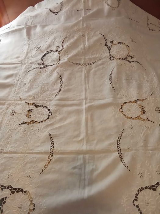 100% Linho Branca bordada à mão 2.60/1.75m + 12 Guardanapos