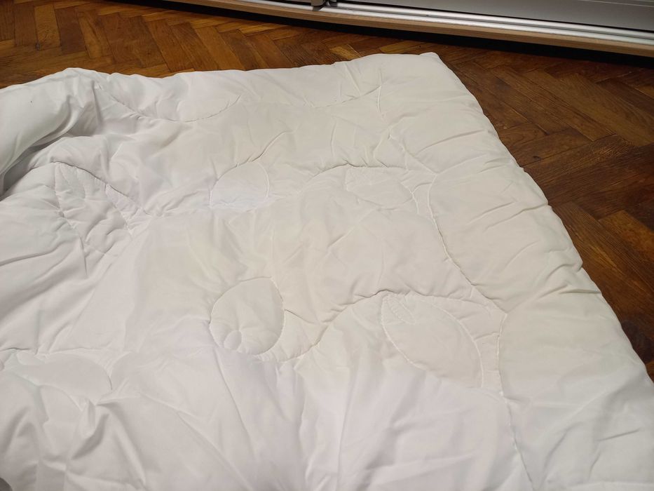 Продам одеяло DORMEO 140×200. Цвет лаванды.