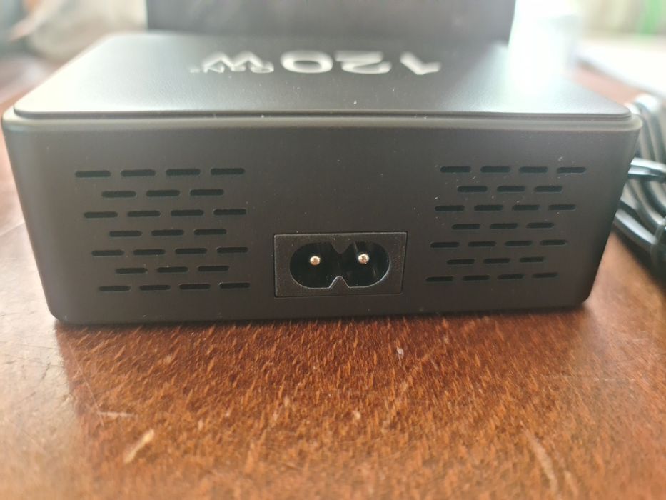 Ładowarka  przenośna 3 USB-C I 3 USB-A Model 818H MACKBOOK IPHONE IPAD