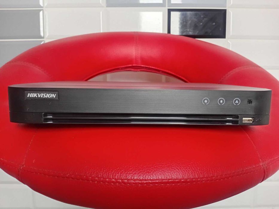 Відеореєстратор Hikvision iDS-7208HQHI-M1/S (8-канальний, AcuSense) .HDD-3TB! б/в